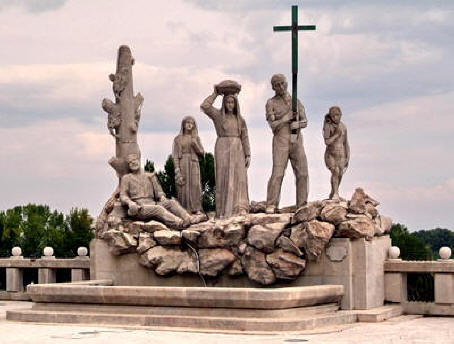 Foto Ospedaletto d'Alpinolo: Monumento al Pellegrino